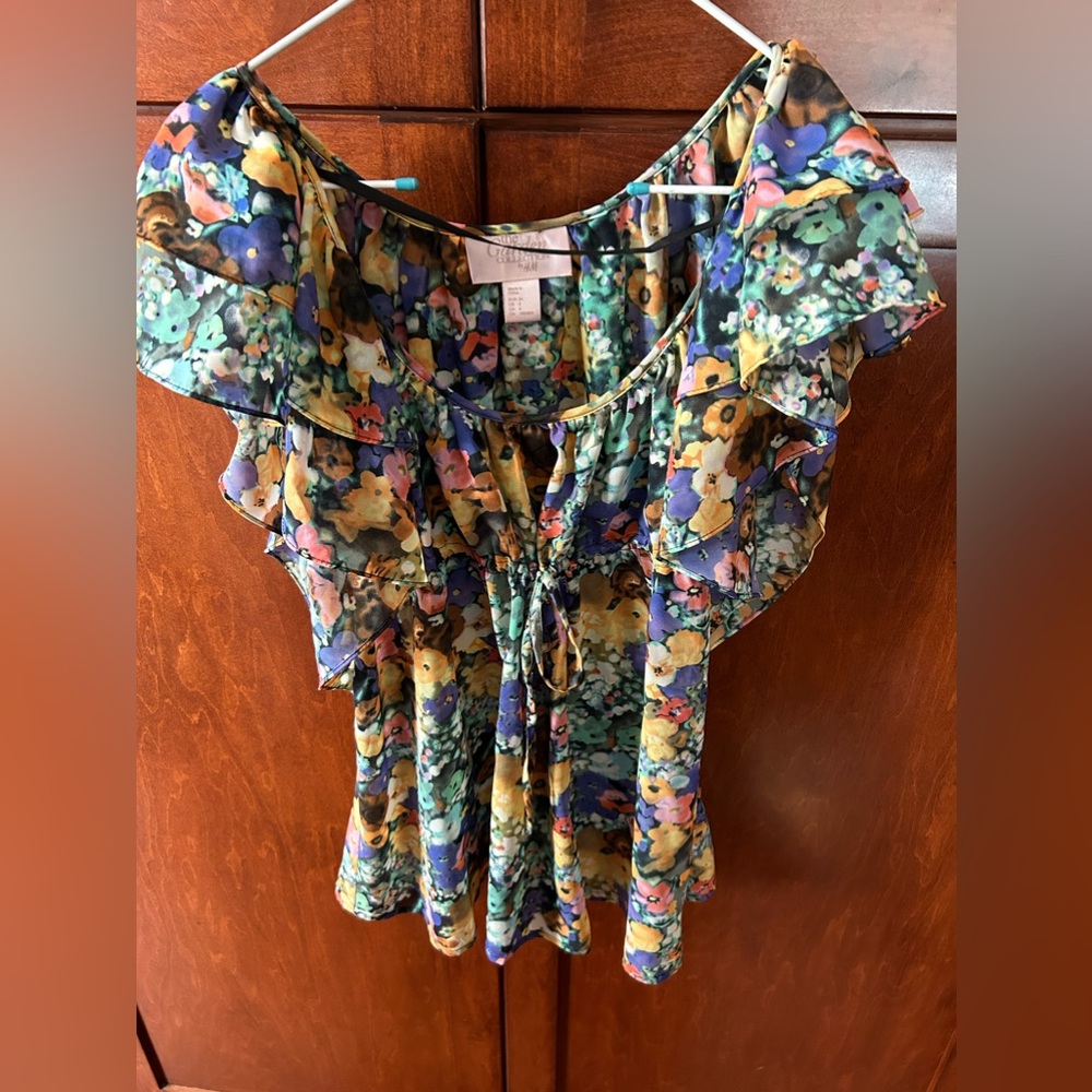 Very pretty - Spring/Summer floral top - size: 4